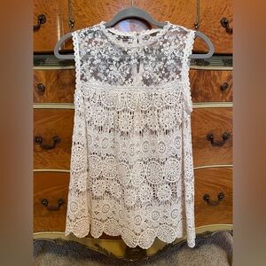 Elegant Lace Sleeveless Blouse